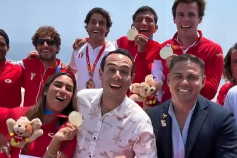 José Jerí Sergio Ludeña celebran medallas de Perú en surf Juegos Bolivarianos
