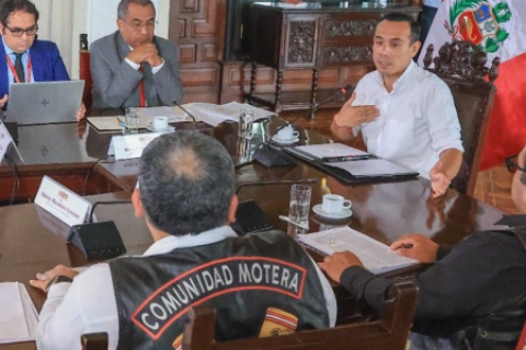 José Jerí se reune con moteros por prohibición de dos en una moto