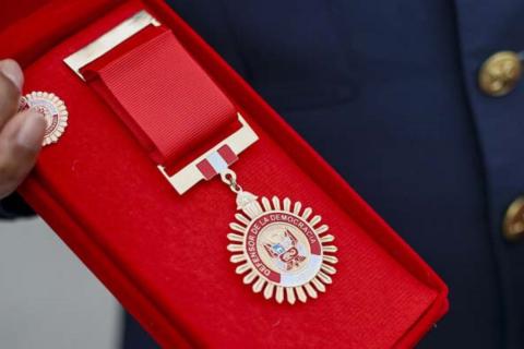 Medalla al defensor de la democracia peruana