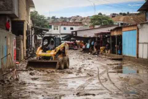 Arequipa y Máncora autoridades exigen acciones por lluvias mientras no hay gabinete definido