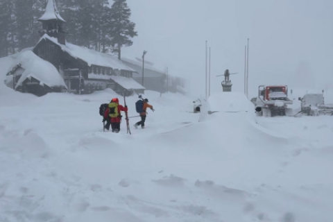 Hallan muertos a ocho esquiadores desaparecidos en avalancha en California