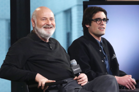 Hijo del cineasta Rob Reiner se declara no culpable del asesinato de sus padres