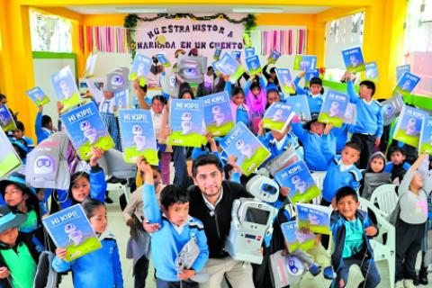 walter velásquez y KIpi. Los Kipilibros complementan el aprendizaje de los niños en comunidades alejadas.
