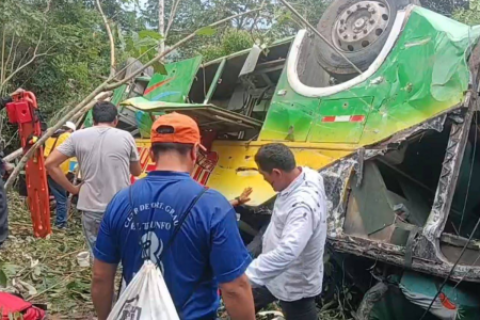 Bus interprovincial se despista y deja varios heridos en Moyobamba