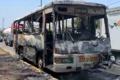 Callao bus de transporte público se incendia cerca al antiguo aeropuerto Jorge Chávez