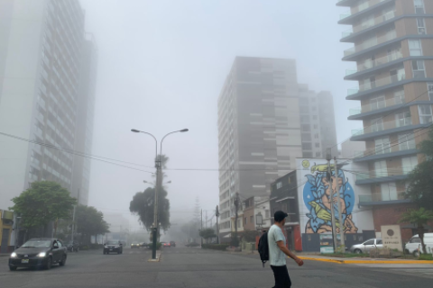 Neblina densa sorprende a vecinos de Lima este martes 10 de marzo