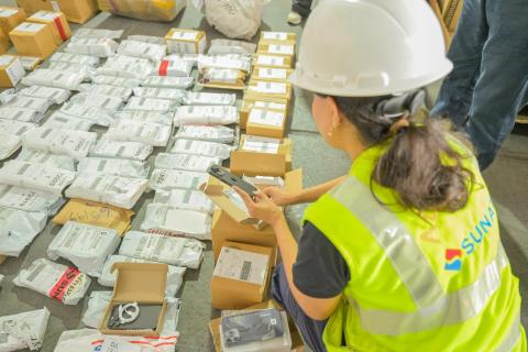 Sunat incauta cargamento de celulares de alta gama valorizado en S 700 mil