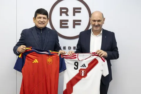 Agustín Lozano visita Federación de España por amistoso