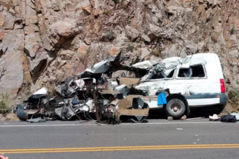 Tragedia en la vía Juliaca-Arequipa: Choque frontal deja al menos siete fallecidos y una decena de heridos