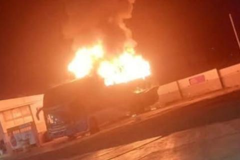 Barranca bus sin pasajeros se incendió en grifo de Supe