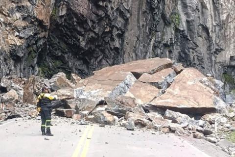 derrumbe carretera central