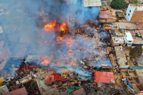 Incendio de gran magnitud en Chancay consumió al menos 25 casas