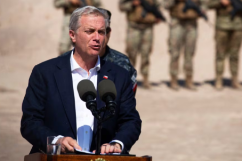 Kast insiste en crear corredor humanitario por Perú para expulsar migrantes de Chile