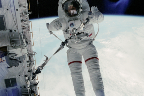 La misión STS-6 la primera caminata espacial del Challenger que marcó época