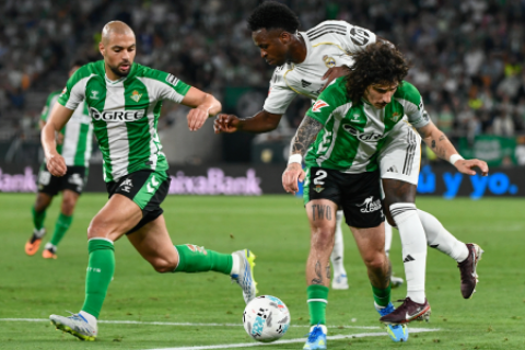 Real Madrid empata ante el Betis y le deja servida la liga española al Barcelona