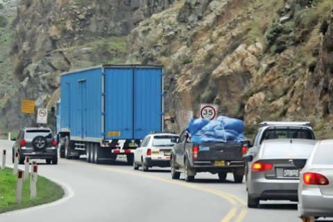 Restringen carga pesada en Carretera Central domingo 5 de abril 2026