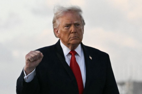 Trump amenaza con destruir cualquier barco iraní que desafíe el bloqueo