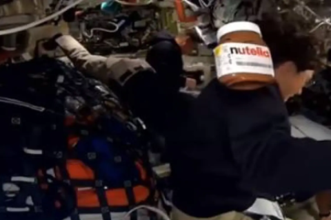 Un frasco de Nutella flotó dentro del Artemis II en plena transmisión