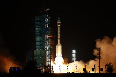 China inicia misión espacial de un año con Shenzhou-23
