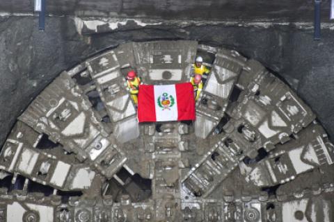 Línea 4 del Metro de Lima y llega a la estación Quilca
