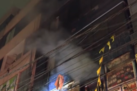 La Victoria: Fuego consume puesto de lencería por presunto cortocircuito