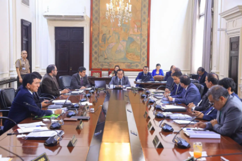 Gobierno aprueba subsidio económico por dos meses para transportistas