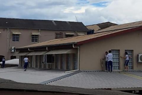 Adolescente abre fuego en escuela en Brasil y deja dos muertos
