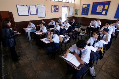 Arequipa ajusta horarios escolares por frío extremo