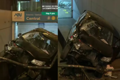 uto fuera de control destroza barandas y cae dentro de la Estación Central