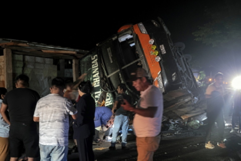 Bus turismo Chankas se despista y vuelca dejando 11 muertos y 15 heridos
