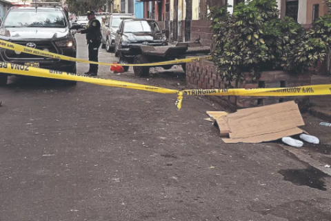 Cercado de Lima Lanzan cadáver de mujer des mujer asesinada a golpes