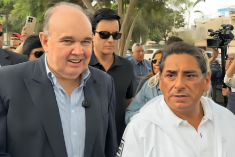 Rafael López Aliaga, Carlos Álvarez y Carlos Espá van juntos a votar por la segunda vuelta de las Elecciones 2026, en San Isidro
