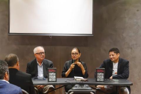 Presentación del libro de Peter Román