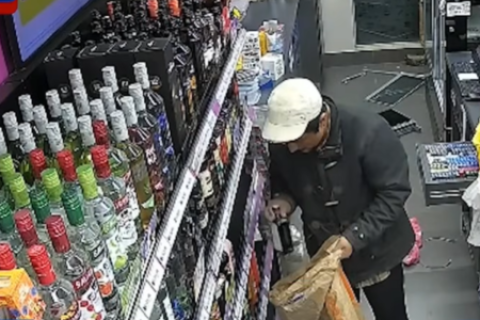 Capturan a hombre que robó licores de minimarket porque estaba deprimido