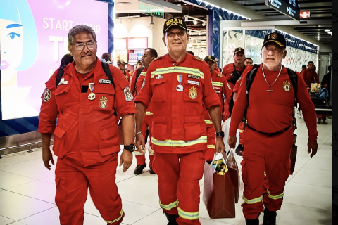 40 bomberos
