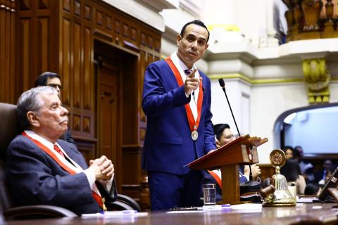 Parlamento definirá este jueves si condecora con la Gran Cruz a José Jerí