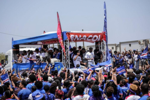 Jugadores Cabo Verde recibidos como héroes tras hacer historia en el Mundial