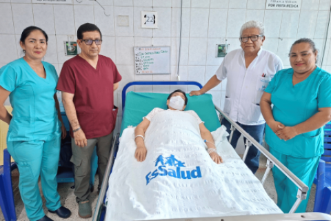 Médicos de EsSalud extirpan a paciente un tumor gigante de 18 kg alojado en uno de sus ovarios