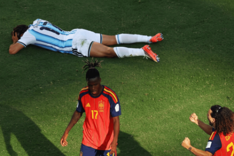 El fútbol ahora aplaude el error
