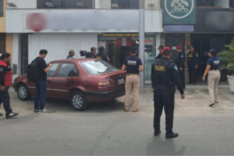 PNP frustra asalto a tienda de tecnología en Los Olivos y captura a dos presuntos delincuentes