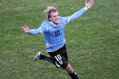 Tras fracaso de Bielsa Diego Forlán es el nuevo técnico de Uruguay