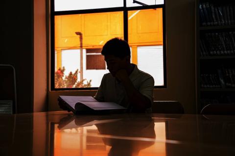 Modificación de reglamento propone revalorizar la excelencia académica para un mejor uso de recursos públicos.